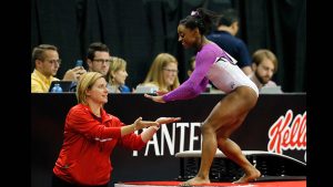simone-biles_high-five-coach-2016-champs_ap-2